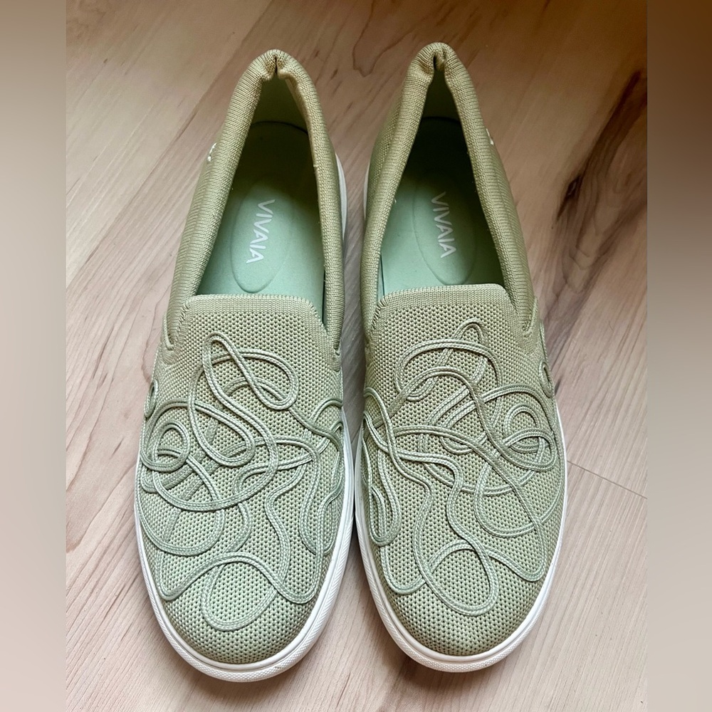 Vivaia Classic Slip-On Unisex Sneakers       V-Tune Matcha Green Sz. 9.5/41